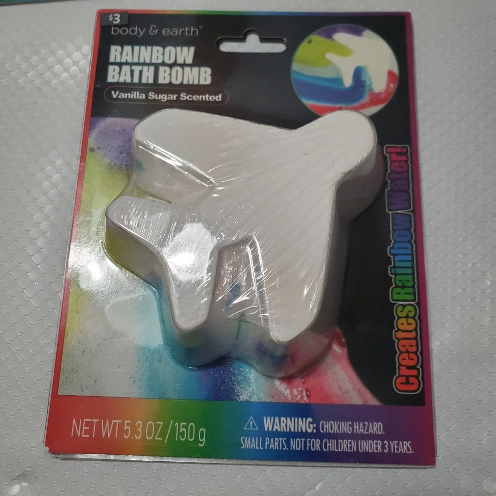 3pack vanilla bath bomb and Rainbow burst 5piece bath set FREE with $40 purchase